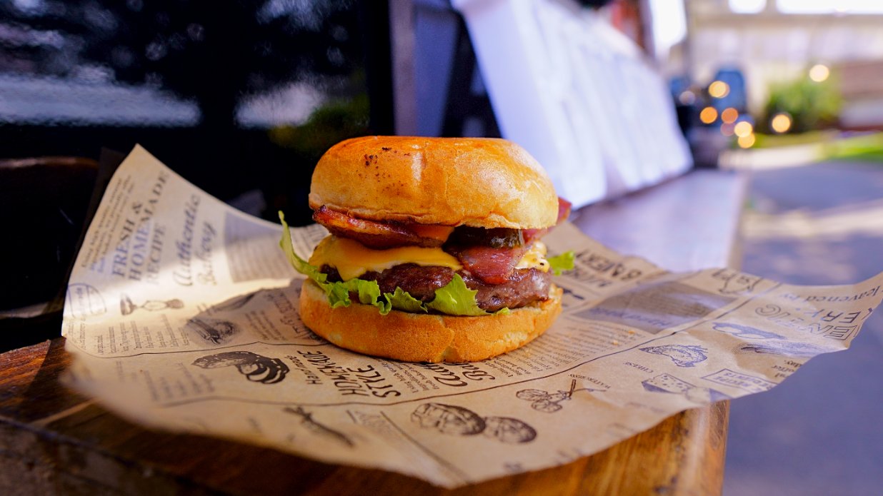 Burger and Chips in Criddlestyle